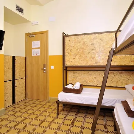 Hostel Equity Point Hostel Girona *