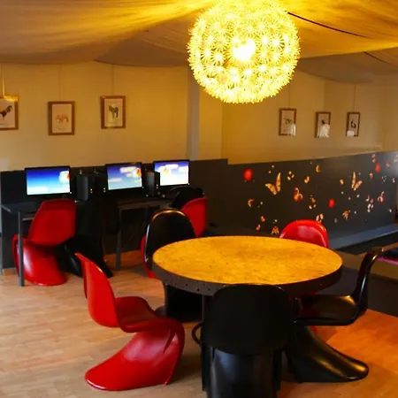 Hostel Equity Point Hostel Girona *