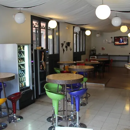 Equity Point Hostel Girona Hostel